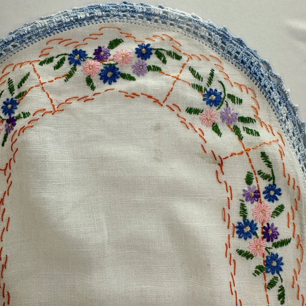 Vintage Linen Table Runner Floral Hand Embroidered Crochet Lace Trim 40x13 White